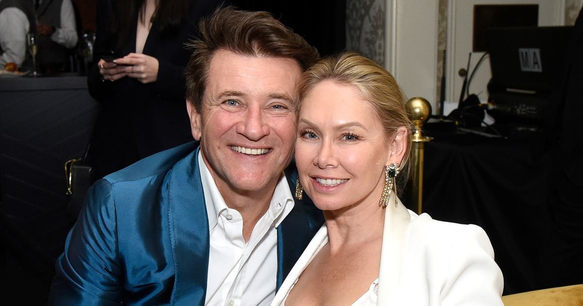 'Estrelas com as estrelas' Pro e celebridades que encontraram amor no show - e ainda estão juntas