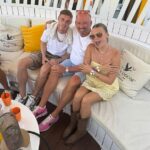 Cole Cole Cole é o Waynizer Waynizer Club OAK OU Sobiza, como o Chelsea Stars Celebra Copa do Mundo – depois de uma namorada