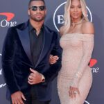 Russell Wilson foi fechado em sua nova vida em Nova York e a esposa de Ciara depois de listar por dinheiro $ 10,5 milhões