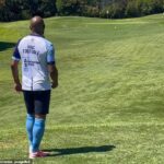 Esqueça a estrela do jogador do Liverpool do torneio de Footgolf, enquanto ele compartilha a cobertura atordoada