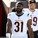 NFL corre de volta do pescoço quebrado que é cortado por onde
