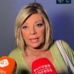 Uma vila cansada, as primeiras palavras depois "Todo mundo precisa de beijos e beijos"
