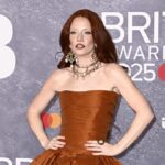 Jess Glynne conectando a terra branca para usar o som de férias virais de vire para se recusar a memoradores: “me deixa doente”