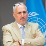 Contatos associados entre o Irã e os países europeus e pedindo novamente um acordo em 2015