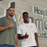 Pau López e Júnors passam com o prêmio médico