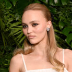 Lily-rise Depp para ir na pista dentro da ordem em uma foto rara com um namorado
