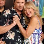 Goldie Hawn, 79, é o efeito de aparência na aparência de carpen vermelho do filho de Oliver Hudson