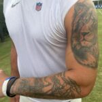 Landsbacker Nate Landman usando orgulho de corpo e capacete