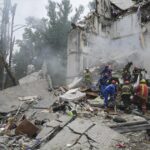 Mísseis russos e ataques de drones a Kyiv mata pelo menos 13, feridos mais de 130