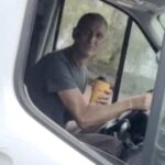 Irvine homens cheios por crime de ódio contra homens latinos, acusados de insultos raciais e jogando um café quente