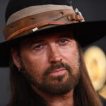 Billy Ray Cyrus, 63, banido com a princesa por meio de conquistas familiares