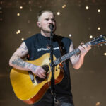 Zach Byan Carry Legend Iconic Rock no palco no show de Nova Jersey
