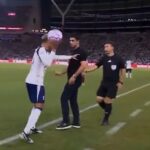 Mikel Mikel Mikel assinado de volta por Tot Roro Pedro Purro, onde Pra -Ant – Fory Kong – como fãs do Arsel Arsenal nos fãs mais atraentes em uma bola.