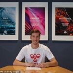 O Sunderland leva às compras de até 122 milhões de libras até anunciar o oitavo da janela de entrega de verão depois de retornar à Premier League