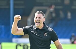 Como Lutton Town parou de cair: Matt Bloomfield revelou o ponto de virada para os odiadores, uma coisa que eles se recusaram a discutir e o que há de novo neste verão porque eles fizeram um retorno mais rápido no campeonato.