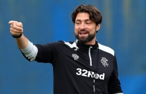 Gary escreve, Martin não sobreviverá ao som do treinamento em treinamento, a menos que o Ibrox possa ser envenenado.
