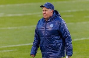 Bill Belichik se recusou a participar das tradições do futebol universitário porque o primeiro jogo com 73 -ano -UNC se aproximou