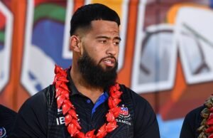 A estrela do futebol Paya Haas revelou o momento do momento em que o deparou sua defesa de choque Samoa