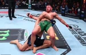 Para se tornar um novo campeão dos médios, Khamazat Chimaave Malals Dlicus du Plessis em cinco dominados cinco dominados cinco dominados
