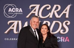 A lenda da transmissão australiana Ray Hadley deixou de fora da aposentadoria e aceitou um novo emprego