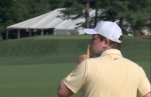 A estrela do PGA Tour Robert Macintare Shasher Hacler depois de remover puts pesados no Hacler