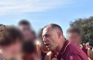John Bagetta chamou Tammy Hembroro inimaginável e a removeu como treinador de pés. Agora, seus comentaristas brutais querem que ele enfrente o castigo de que ele muda sua vida