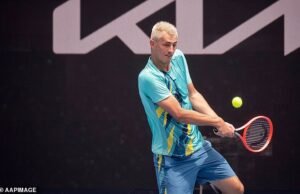 Bernard Tomick mostra que ele é um homem que muda quando está tentando virar sua carreira no tênis.