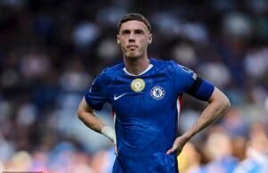 O distintivo de ‘Campeões Mundiais’ do Chelsea é uma loja de libras que se opõe a suas lendas – diz a você sobre o clube de Todd Boheley, escreve o Oliver Holt.