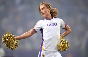 O anfitrião da Fox News pesa a líder de torcida da NFL e liga para ligar para Peet Hegesty