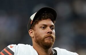 A esposa da estrela da NFL revela uma decisão de contato de emergência não convencional para a escola da filha