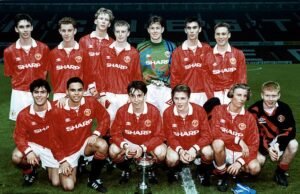 Os fãs do Man United acusaram o 70 770 em um chute de cinco lados com a lenda de Sir Alex Ferguson Area-Burger e fritadeiras!