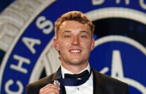 Os bombardeiros da polícia passam por suspeita de jogo na medalha Browning da AFL