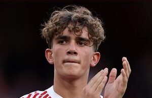 Após o valor de última hora em Nucasal, o Arsenal Wonderkid Max Dovan, 15, 15, envia uma mensagem de 16 anos e três anos para a nova estrela do Liverpool Rio Nugumah.