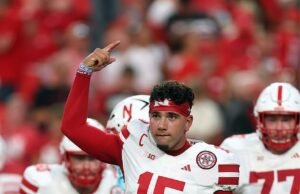 Nebraska QB Dylan Ralola Patrick Roylola Patrick lutando com experiências incríveis