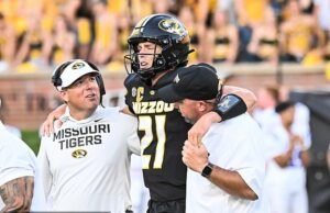 Missouri QB e Dodges Doodgers documentos Sam Morn