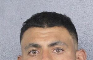 O treinador da NFL acusou a bateria interna e foi emitida semanalmente semanalmente
