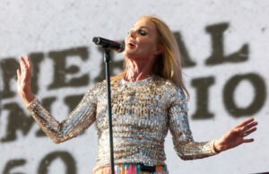 Belinda Carlyle diz que a música foi uma ‘fuga’ em uma família assustadora