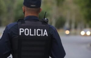 Ele vagou como policial, fingindo estar pesquisando e levou mais de 13 milhões em Achveeri