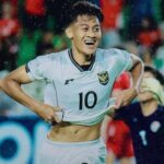 Asustado, Indonesia U -17 Jugador nacional de la celebración peligrosa de 3 metros de profundidad