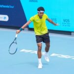 Los solteros masculinos indonesios caen en la gira de tenis mundial de ITF M-25