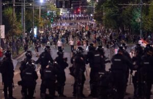Vicicing governou em uma situação de emergência na Sérvia, mas exigiu “medidas mais cruciais contra a violência”.