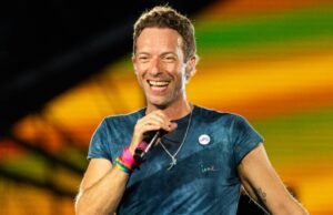 Chris Martin reagiu à proposta durante o segmento Coldplay Jumbotron