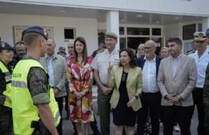 Zununta pede ao exército após o exército para impedir que a chuva seja afetada pelas chuvas