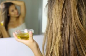 Como usar o vinagre Apple Pal para reduzir a geladeira no cabelo