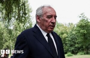 A França enfrentou crise política quando o primeiro -ministro Bayro recebeu confiança