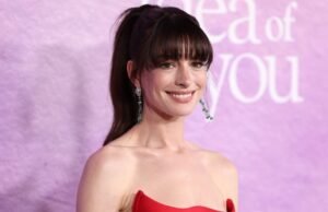 Uma cópia da roupa monocromática de Annie Hathaway na Amazon $ 35