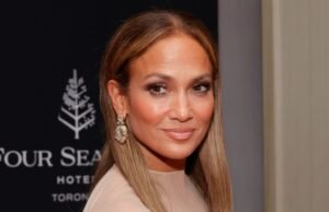 A roupa Erand de Jennifer Lopez parece secretamente na Amazon Mezon