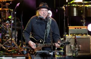 Neil Young Ai deixa o Facebook em estratégias de chatbot