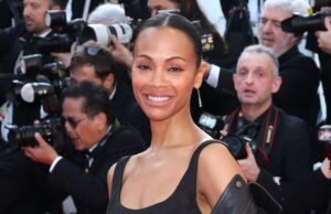 Zo Saldana Florty mostra um estilo de estilo em roupas de banho de verão