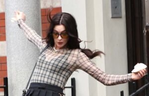 Falls On Devele usa Prada 2 Set em Ann Hathaway NYC